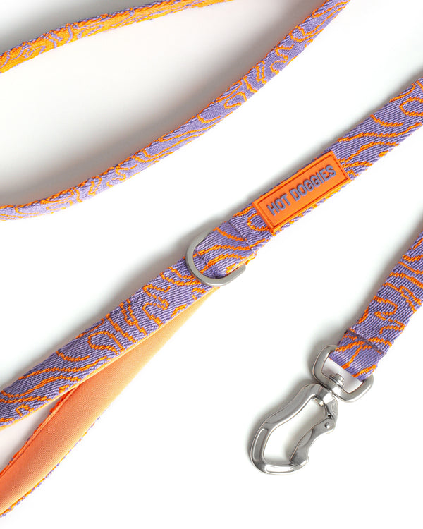 Close-up of metal hardware on Hot Doggies classic leash - lila-orange color - durable metal clasp - high-quality dog leash