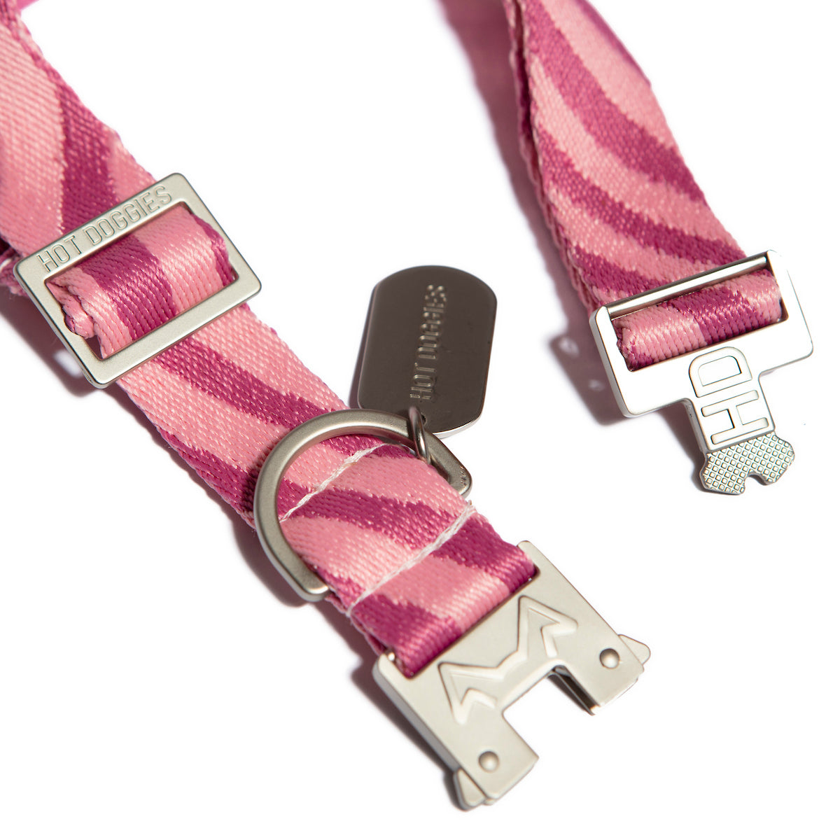 Detailed view of metal hardware on Hot Doggies pink wave patterned recycled polyester collar, combining strength and style.